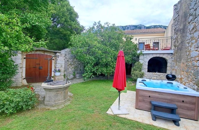 Villa rústica Bartola para unas vacaciones relajantes en un entorno tranquilo