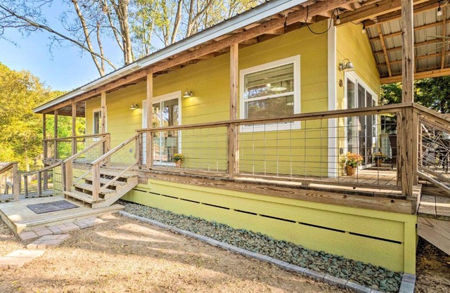 Lovely Toledo Bend Studio with Scenic Views!