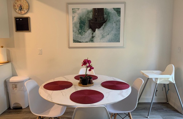 Lovely Townhouse. 5 min Fairway Station.12 min Conestoga College.14 min Waterloo