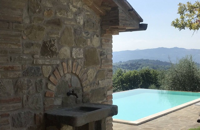 Preciosa casa tradicional de piedra con piscina privada Infinity On The Border Toscana
