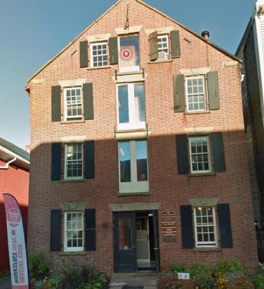 Lovely two bedroom 5 minute walk from ocean