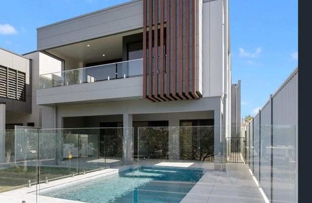 Lovely Upstairs Apartment with Ocean Views