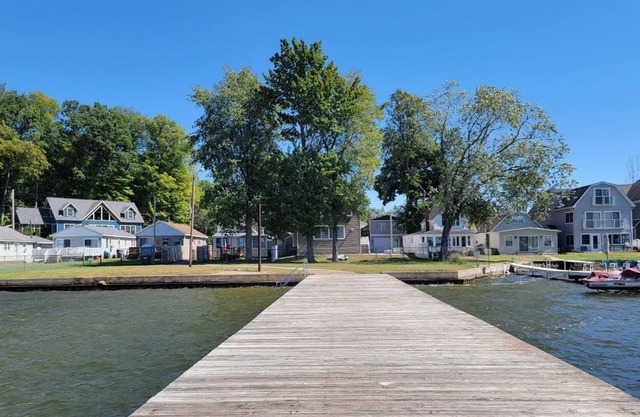 Lovely Vacation Home | Paw Paw Lake