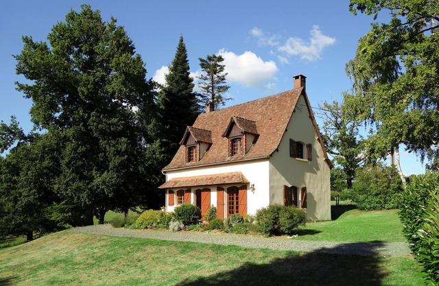 Preciosa Villa en La Coquille con Piscina
