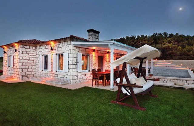 Lovely Villa with Backyard in Bozcaada near Beach