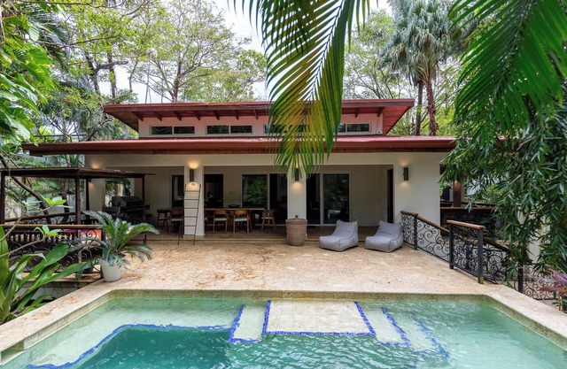 Lovely Villa with private path to Surf in Guiones