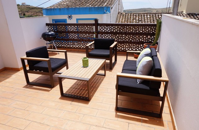 Encantadora casa de pueblo cerca de muchas playas. Gran terraza privada en la azotea.