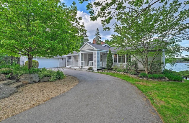 Lovely Waterfront Owls Head Home w/ Own Beach