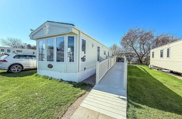 Lovely wheelchair friendly caravan at Skipsea Sands in Yorkshire ref 41167WF