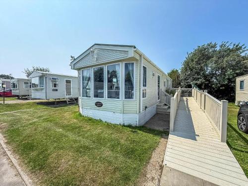 Lovely Wheelchair Friendly Caravan At Skipsea Sands In Yorkshire Ref 41167Wf
