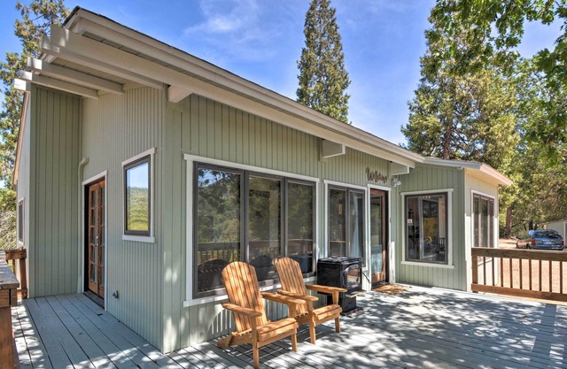 Lovely Yosemite Area Home w/ Hilltop Mtn View