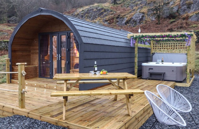LOVIES PLACE - CROSSGATE LUXURY GLAMPING, pet friendly in Glenridding