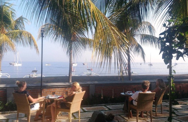 Lovina Beach Hotel