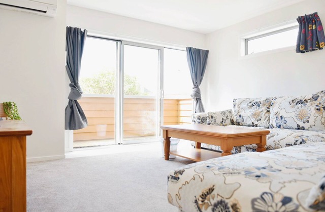 Loving Family size brand new townhouse—only 5mins to centre Johnsonville.