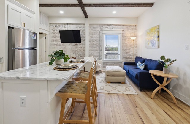 Loving Loft Suite, Laurel, Coffee Bar, Walkable