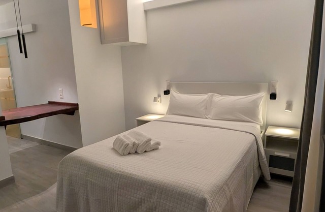 Bajo Capital Con Terraza y Aparcamiento Privado