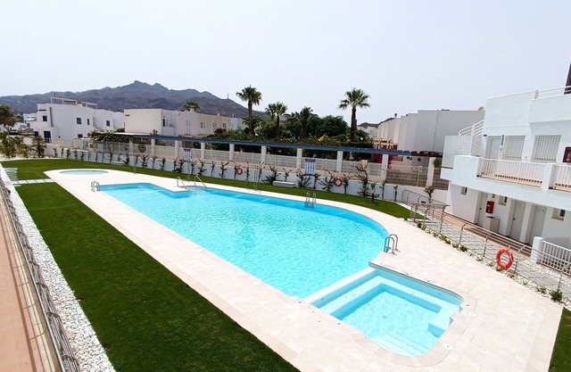 Apartamento Bajo en la Primera Linea con Fibra y Piscina