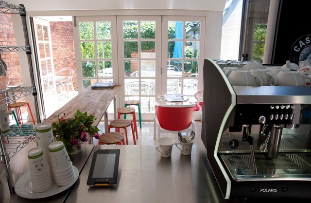 Lowena Cafe and Accommodation
