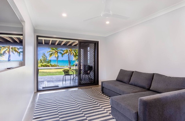 Lower level, Cute Apartment on Lammermoor Beach
