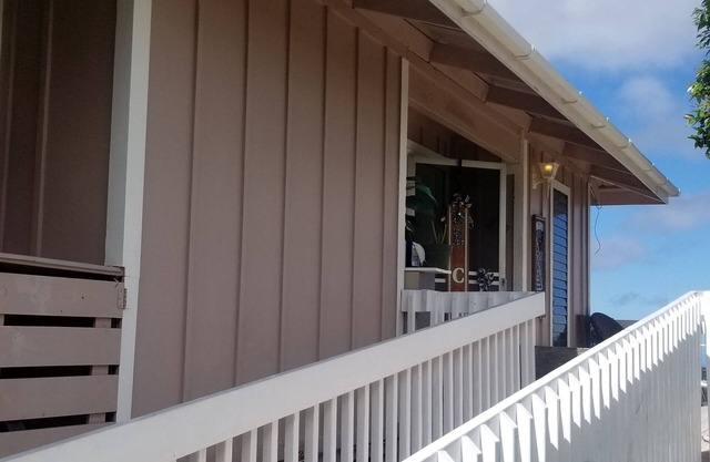 Lower oceanview. Recent remodel interior. Close to highway, store and beaches...