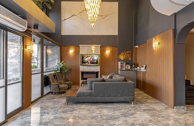 Loyal City Hotel