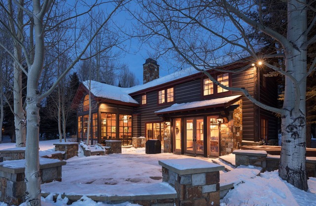 LPJH | Bright Bear Lodge | The Perfect Charming Home for your Next Vacation