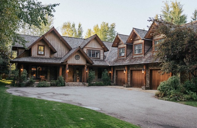 LPJH | Shoshone Lodge | Timeless Wyoming charm and Modern Comforts