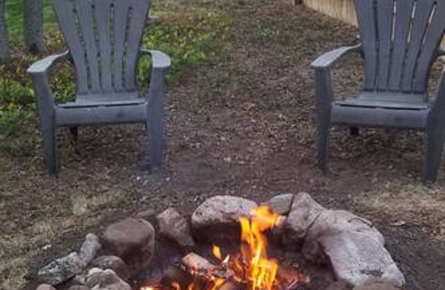 LRG Pet Friendly 2BD/2BA Sleeps 6 with Waffles