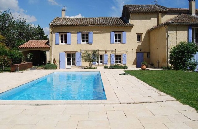 LS6-71 VILAJAS Provencal farmhouse with swimming pool located in the countryside, in ALTHEN LES PALUDS
