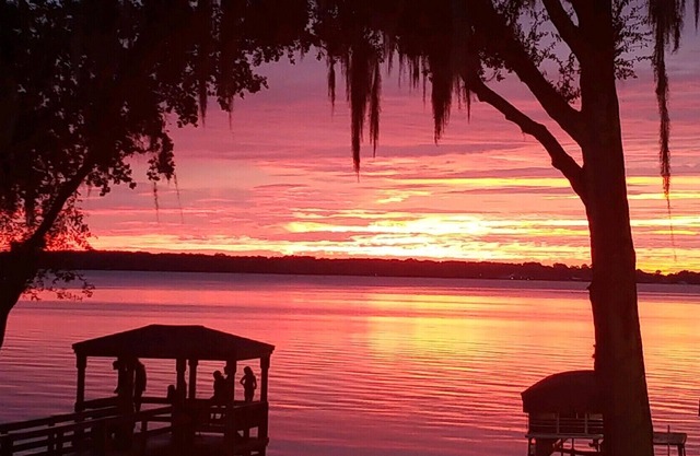 Hospédese en el Clermont Yacht Club en el lago Minneola, uno de los pocos lagos esquiables