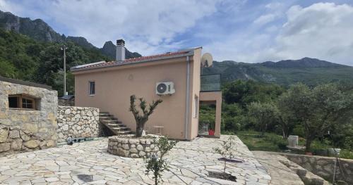 LU House