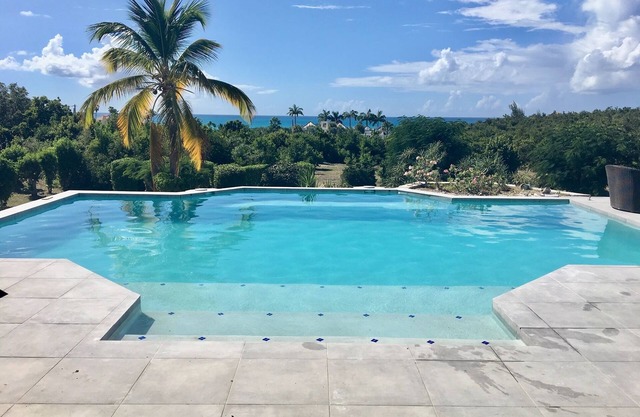 LUXURY 4 BEDROOM VILLA - JARDIN CREOLE TERRES BASSE - JUST TWO MINUTES TO BEACH