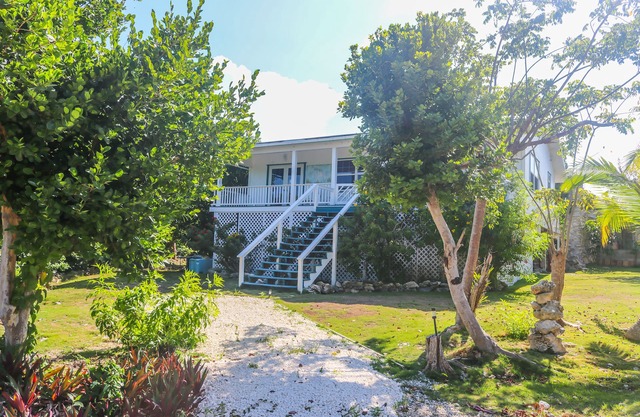 Lubbers Quarters Cay- True Tropical Island
