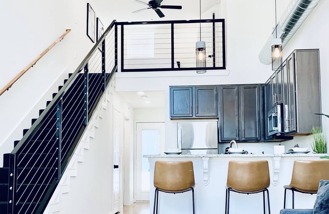 Lubbock Luxury Loft/2min-TTU/5min-Hospitals/Walkable to Restaurants and Shopping