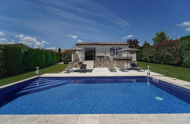 ACOGEDORA CASA CON PISCINA CLIMATIZADA