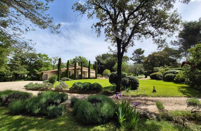 Luberon, encantadora casa con piscina privada, 3 dormitorios, 2 baños, vista, tranquila, no aislada