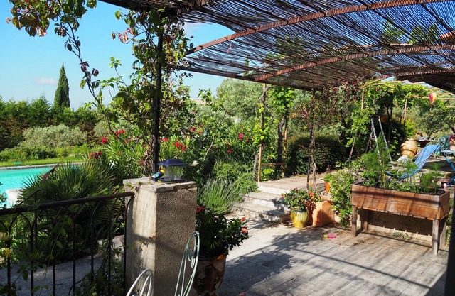 Luberon, superb villa in a calm and natural setting, close to the village