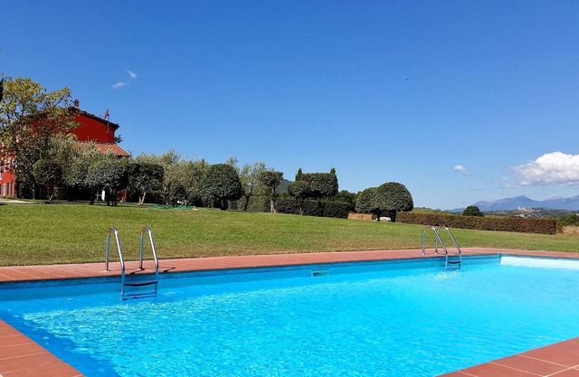 LUCCA!NUEVO! Moderna casa de campo toscana en el parque, la piscina y el panorama impresionante