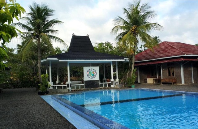 Lucia Cottages