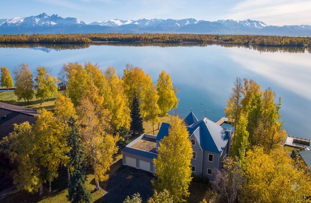 LUCILLE LAKE HOUSE - Private Dock, Stunning Views!