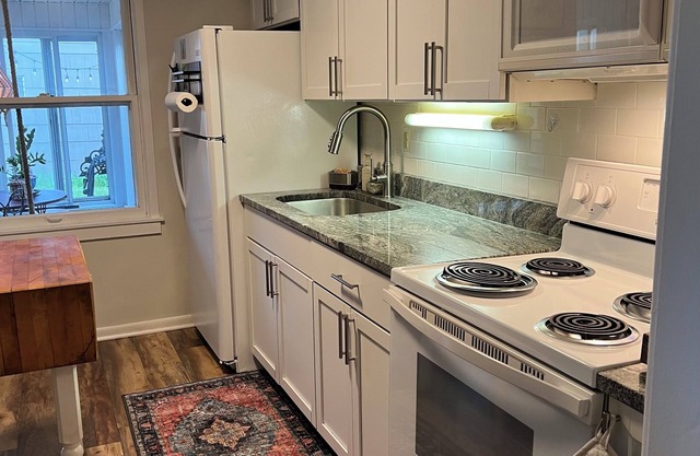 Luck o' the Irish-charming cottage1000/night 2 mi from ND stadium. Pet Friendly!