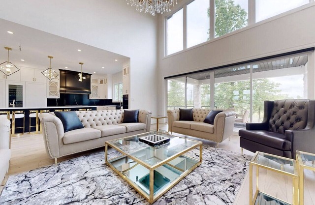Lucky Mansion - a Luxury Villa in Fort Erie !