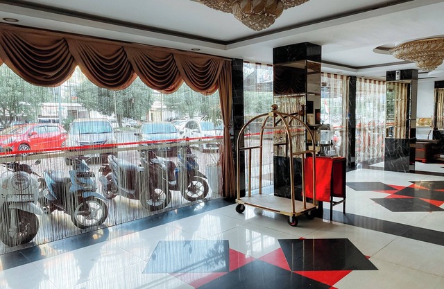Lucky Star Hotel
