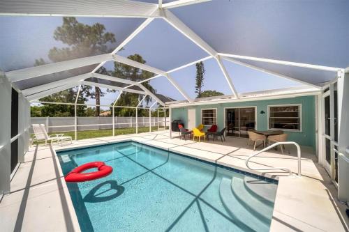 Lucky Vacation Homes - Fun Venice Beach Pool Villa with Bikes Kayaks & More