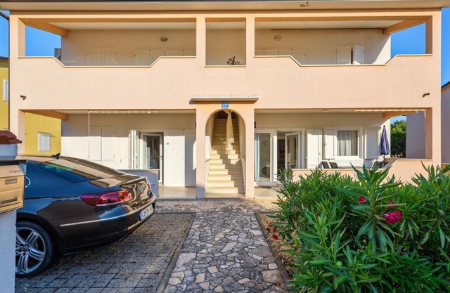 LUCREZIA house with apartments