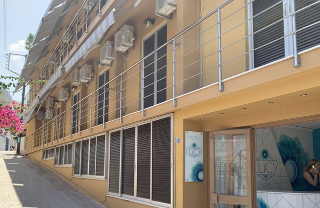 LUCY HOTEL CERCA DEL MAR