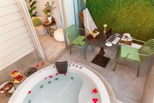 Luff Living - Adult Only 12 Plus