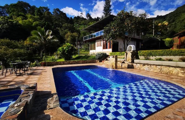 Lugar en las montañas piscina, jacuzzi El Vergel
