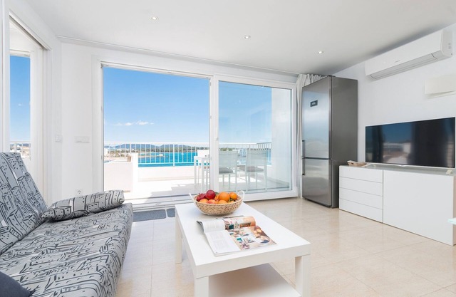 Luisamar Sea View - Apartamento En S'illot