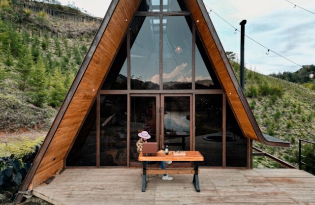 Lujoso Mini Club-Chalet con piscina, cancha de bádminton y jacuzzi junto al lago